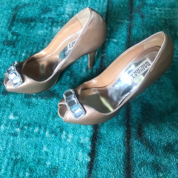 Gold nude pump heels Badgley Mischka bridal - Picture 9 of 10